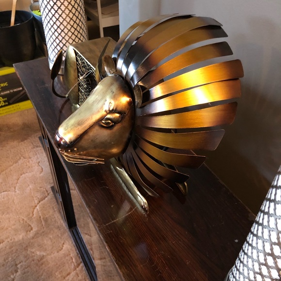 Deco Breeze Bronze Lion Figure 2 Speed Fan - Picture 3 of 5